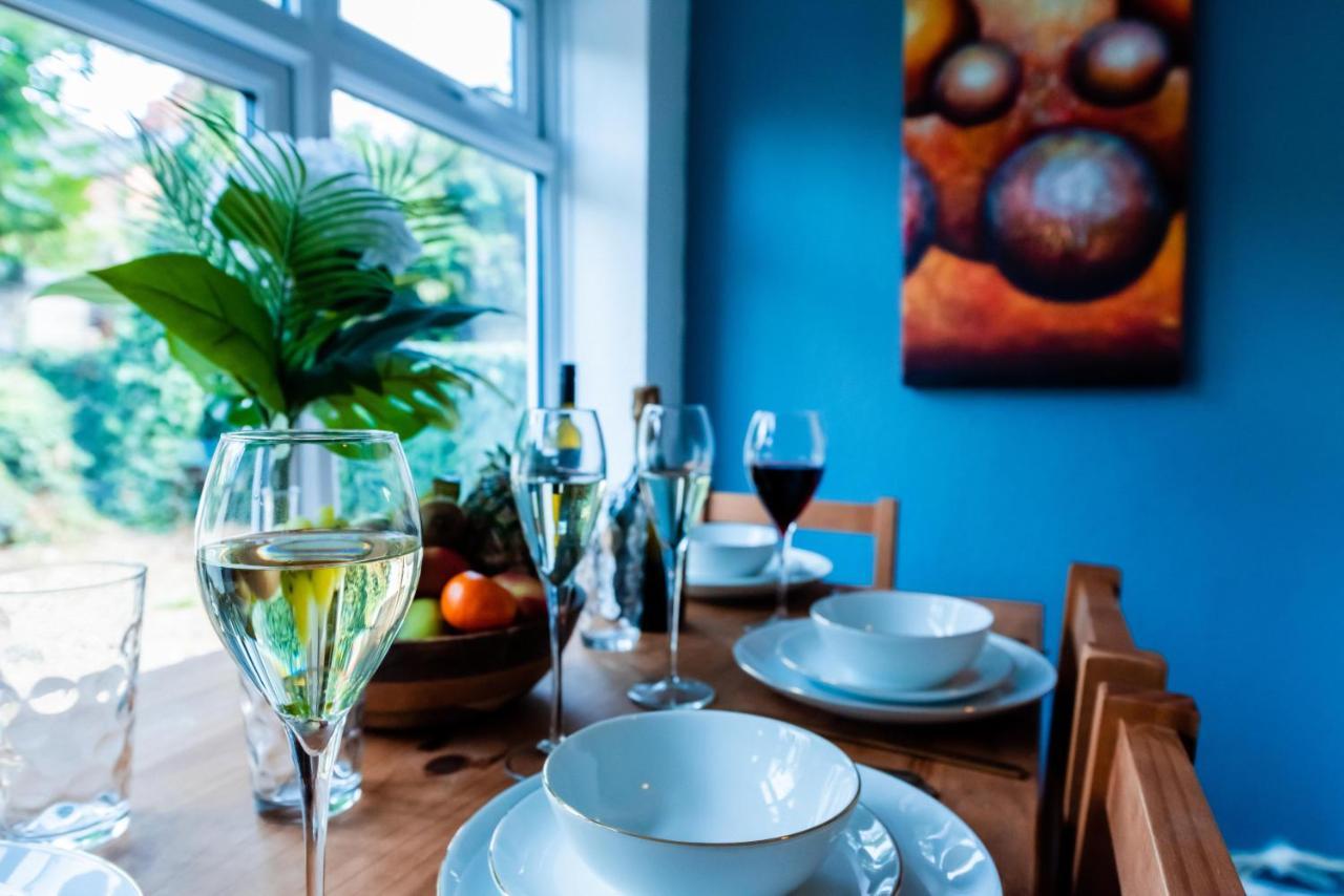 The Private Villa, Northampton Centre, 9 Beds, 5 Bedrooms, Sleeps 12 Exterior foto