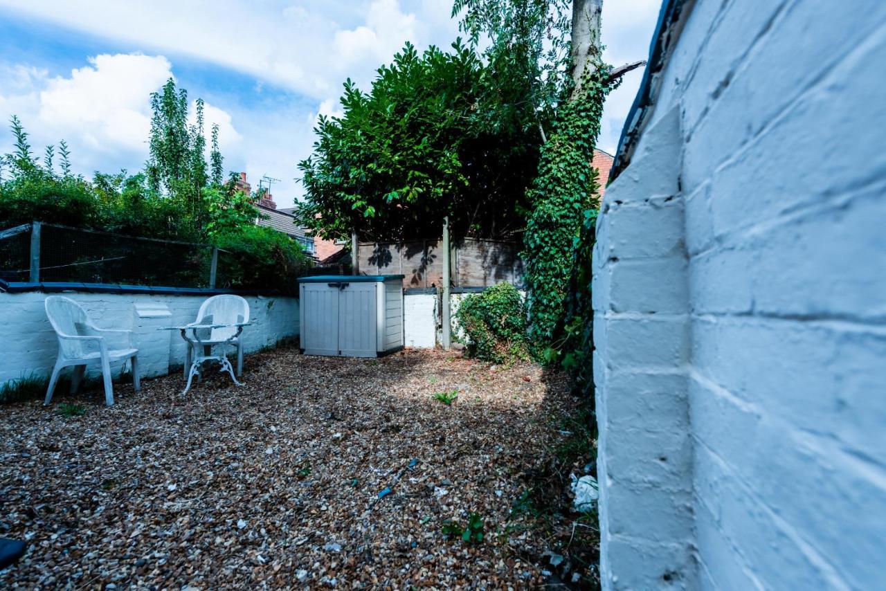 The Private Villa, Northampton Centre, 9 Beds, 5 Bedrooms, Sleeps 12 Exterior foto