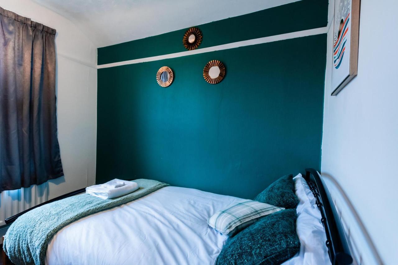 The Private Villa, Northampton Centre, 9 Beds, 5 Bedrooms, Sleeps 12 Exterior foto
