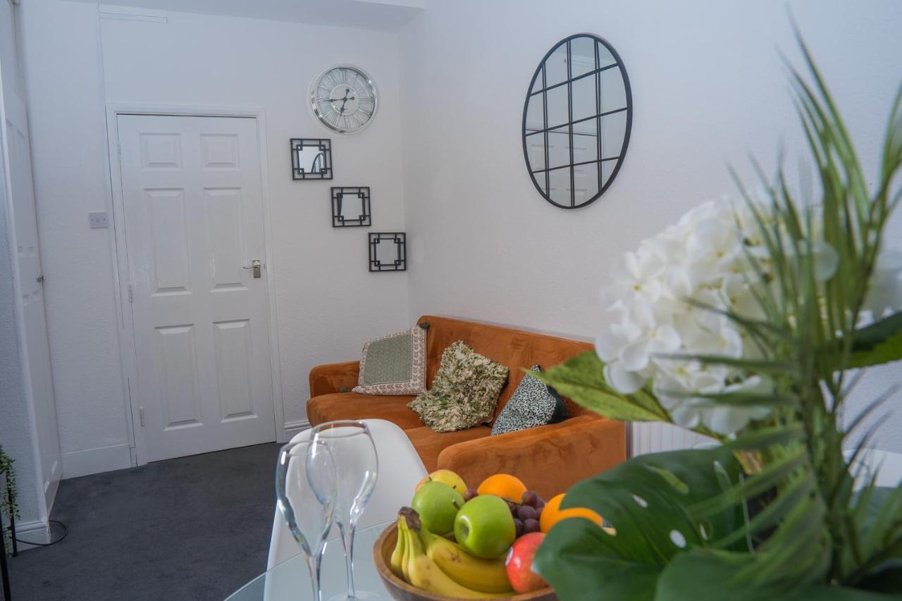 The Private Villa, Northampton Centre, 9 Beds, 5 Bedrooms, Sleeps 12 Exterior foto
