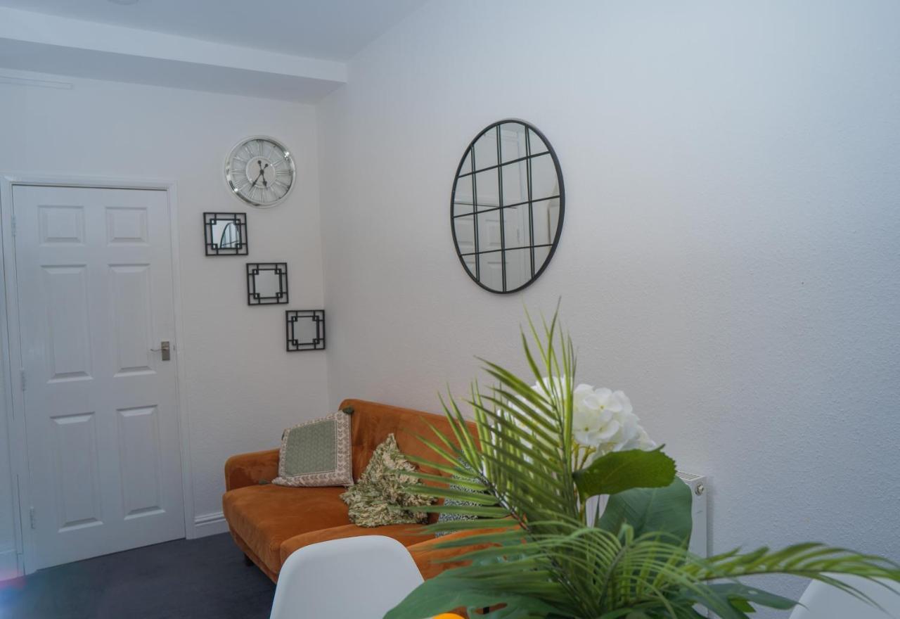 The Private Villa, Northampton Centre, 9 Beds, 5 Bedrooms, Sleeps 12 Exterior foto