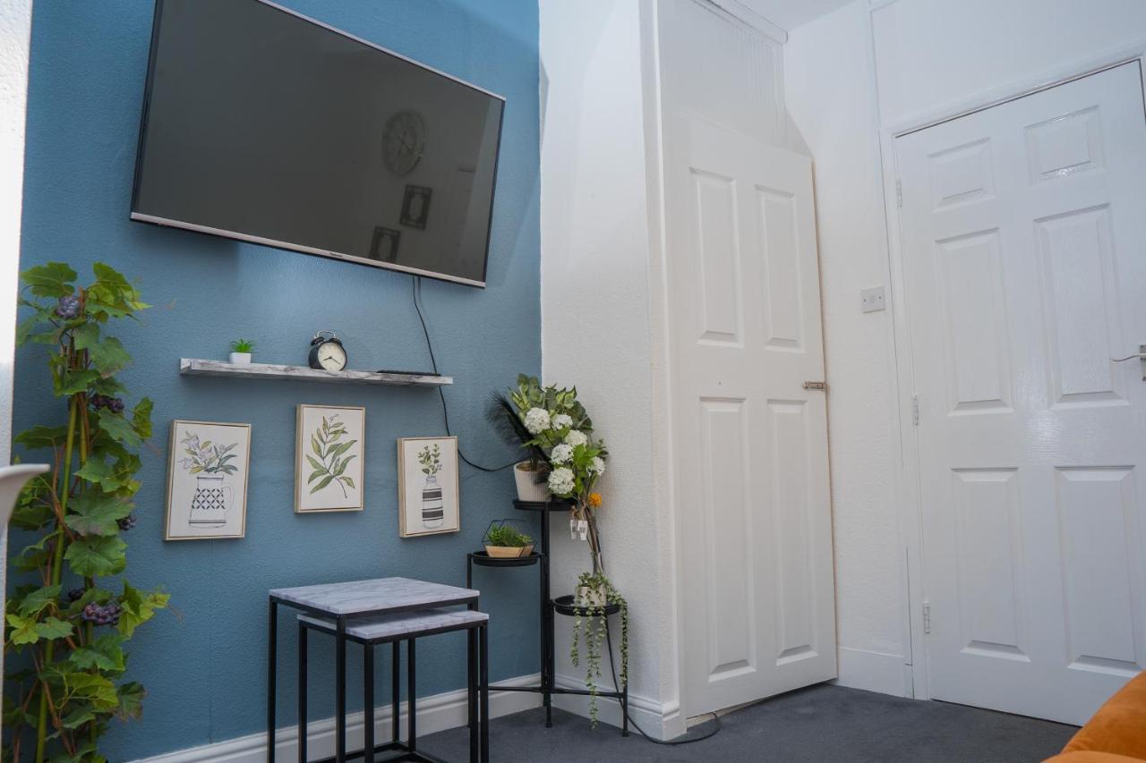 The Private Villa, Northampton Centre, 9 Beds, 5 Bedrooms, Sleeps 12 Exterior foto