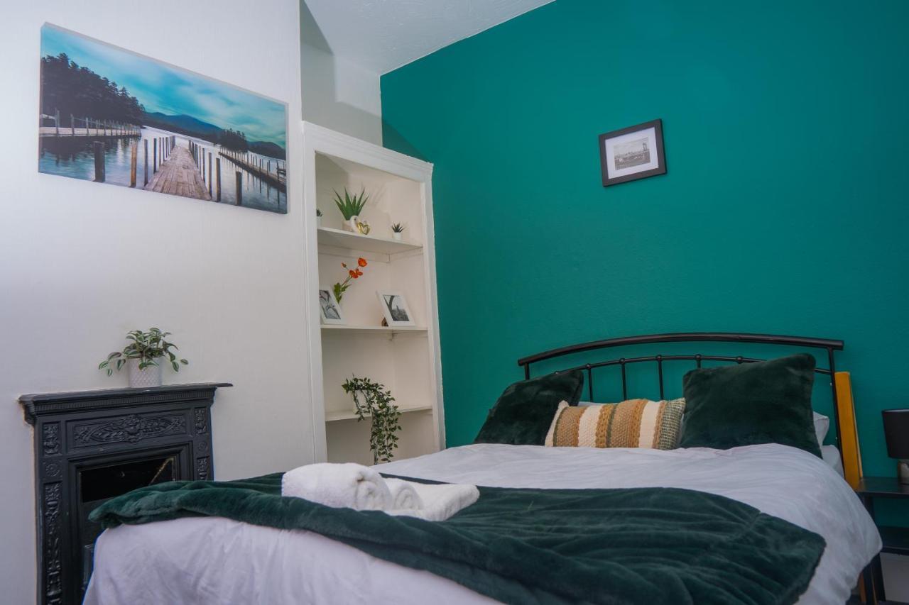 The Private Villa, Northampton Centre, 9 Beds, 5 Bedrooms, Sleeps 12 Exterior foto