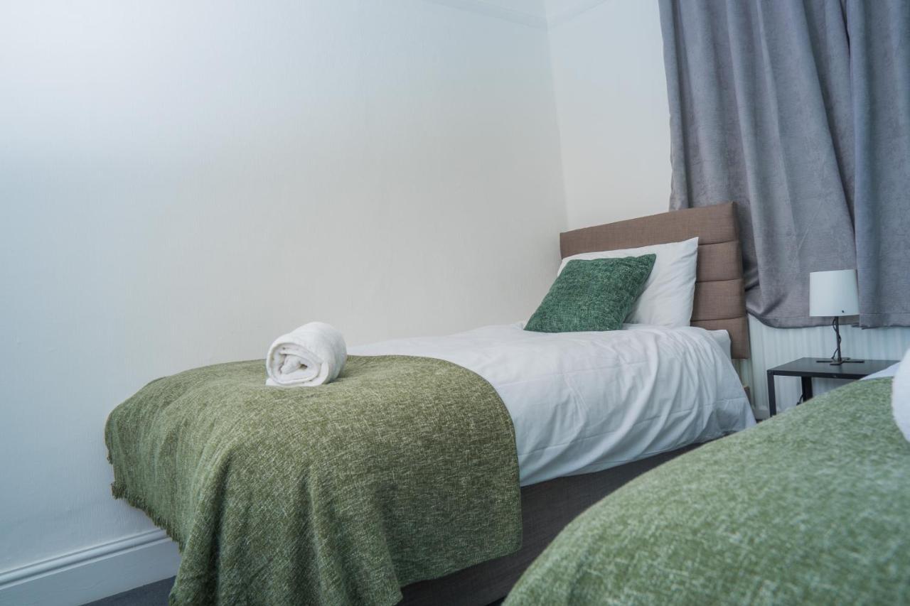 The Private Villa, Northampton Centre, 9 Beds, 5 Bedrooms, Sleeps 12 Exterior foto