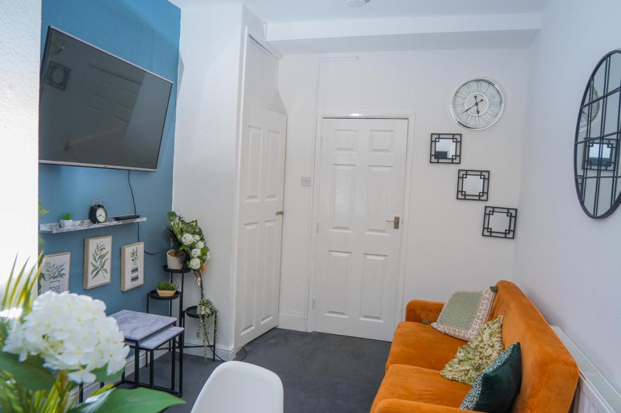 The Private Villa, Northampton Centre, 9 Beds, 5 Bedrooms, Sleeps 12 Exterior foto