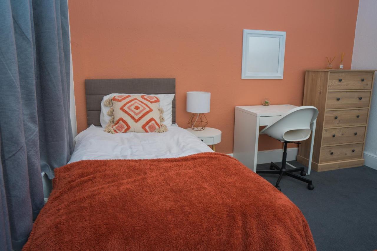 The Private Villa, Northampton Centre, 9 Beds, 5 Bedrooms, Sleeps 12 Exterior foto